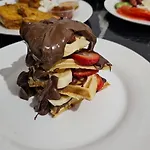 Square 11 טיראנה