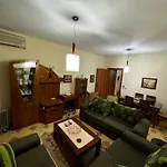 Square 11 טיראנה